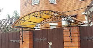 Навесы над калиткой - монтаж в Иркутске от НавесыРкт | от 1785 рублей